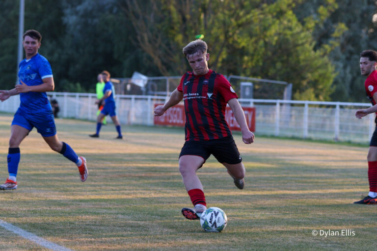 Read more about the article Lluniau / Photos – Menai Bridge Tigers v CPD Porthmadog